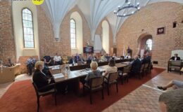 Burmistrz Grzegorz Mrowiński jednogłośnie z votum zaufania i absolutorium