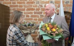Burmistrz Grzegorz Mrowiński jednogłośnie z votum zaufania i absolutorium