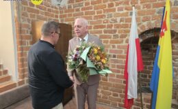Burmistrz Grzegorz Mrowiński jednogłośnie z votum zaufania i absolutorium