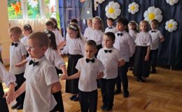 „Słoneczka” pożegnały swoje przedszkole