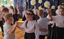 „Słoneczka” pożegnały swoje przedszkole