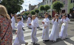 Procesja Bożego Ciała. Parafia pw. Podwyższenia Krzyża Świętego w Działdowie