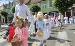 Procesja Bożego Ciała. Parafia pw. Podwyższenia Krzyża Świętego w Działdowie