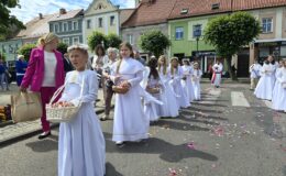 Procesja Bożego Ciała. Parafia pw. Podwyższenia Krzyża Świętego w Działdowie
