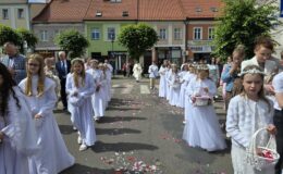 Procesja Bożego Ciała. Parafia pw. Podwyższenia Krzyża Świętego w Działdowie