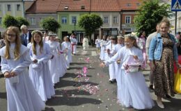 Procesja Bożego Ciała. Parafia pw. Podwyższenia Krzyża Świętego w Działdowie
