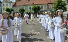 Procesja Bożego Ciała. Parafia pw. Podwyższenia Krzyża Świętego w Działdowie