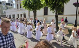 Procesja Bożego Ciała. Parafia pw. Podwyższenia Krzyża Świętego w Działdowie