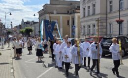Procesja Bożego Ciała. Parafia pw. Podwyższenia Krzyża Świętego w Działdowie