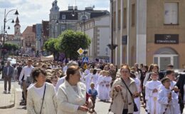 Procesja Bożego Ciała. Parafia pw. Podwyższenia Krzyża Świętego w Działdowie