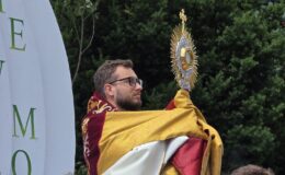 Procesja Bożego Ciała. Parafia pw. Podwyższenia Krzyża Świętego w Działdowie