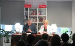 „Teatr przy stoliku” – to było spotkanie z humorem i hipnozą