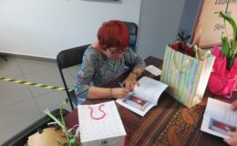 Co kryje się „Za drzwiami” wie Elżbieta Zakrzewska
