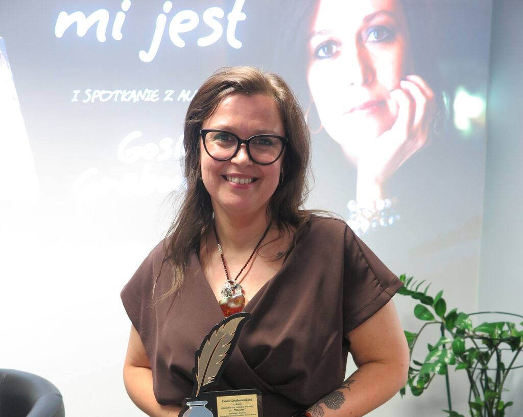 „Mi jest” - promocja debiutanckiego tomiku wierszy Gosi Grabowskiej w MBP poetka Gosia Grabowska