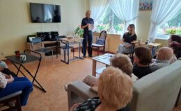 „Stop włamaniom do domów” – policjantki ostrzegają seniorów