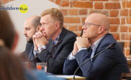 Burmistrz Grzegorz Mrowiński jednogłośnie z votum zaufania i absolutorium