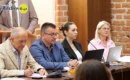 Burmistrz Grzegorz Mrowiński jednogłośnie z votum zaufania i absolutorium