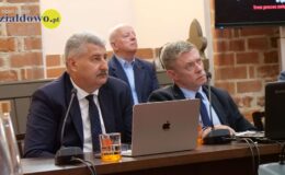 Burmistrz Grzegorz Mrowiński jednogłośnie z votum zaufania i absolutorium