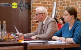 Burmistrz Grzegorz Mrowiński jednogłośnie z votum zaufania i absolutorium