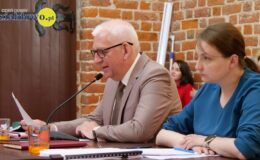 Burmistrz Grzegorz Mrowiński jednogłośnie z votum zaufania i absolutorium