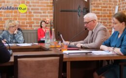 Burmistrz Grzegorz Mrowiński jednogłośnie z votum zaufania i absolutorium