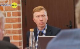 Burmistrz Grzegorz Mrowiński jednogłośnie z votum zaufania i absolutorium