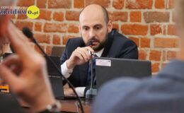 Burmistrz Grzegorz Mrowiński jednogłośnie z votum zaufania i absolutorium