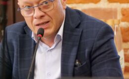 Burmistrz Grzegorz Mrowiński jednogłośnie z votum zaufania i absolutorium