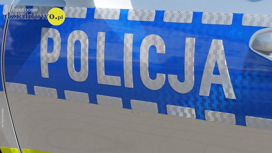 Poszukiwani zatrzymani napis policja na drzwiach radiowozu