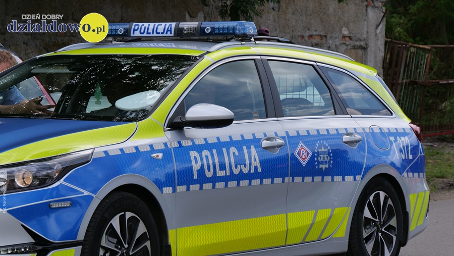Weekend na drogach radiowóz policyjny