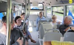 kadr z jady testowej, która odbyła się 13 lipca 2018 roku. Na zdjęciu widać osoby siedzące w autobusie / fot. Karol Wrombel