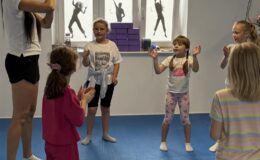 Taniec, gimnastyka i joga – zajęcia z ArtMusic