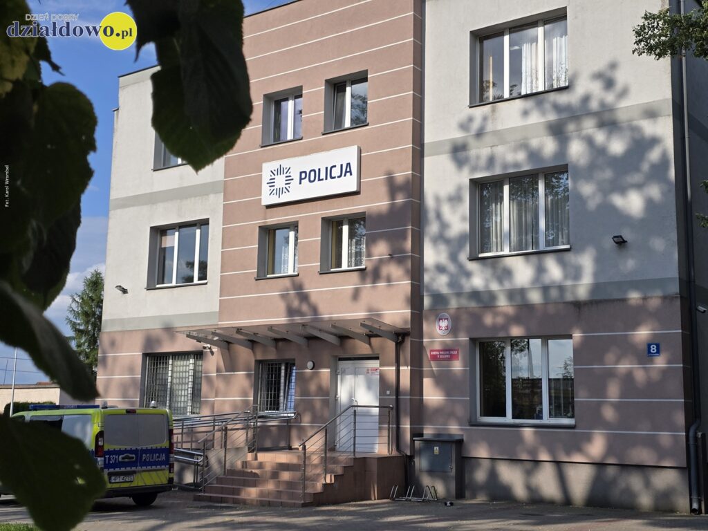 Oszukana na zakupy w Internecie budynek Komendy Policji w Działdowie