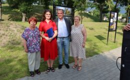 Poetka Alicja Ragucka i aktor Wojciech Wysocki na scenie