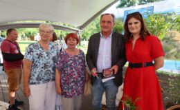 Poetka Alicja Ragucka i aktor Wojciech Wysocki na scenie