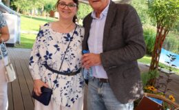 Poetka Alicja Ragucka i aktor Wojciech Wysocki na scenie