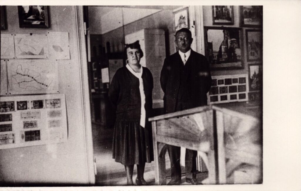 małżeństwo Biedrawów w „Muzeum Mazurskim w Działdowie”, 1927 rok