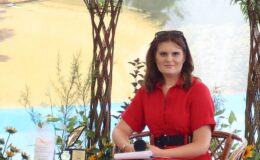 Poetka Alicja Ragucka i aktor Wojciech Wysocki na scenie