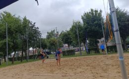 Mariusz Wiśniewski i Dawid Cichaczewski z Działdowa wygrali „BEACH VOLLEY 2025”
