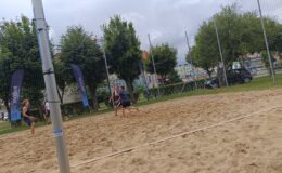 Mariusz Wiśniewski i Dawid Cichaczewski z Działdowa wygrali „BEACH VOLLEY 2025”