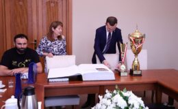 „Pingpongowe” spotkania KS Dekorglass z Marszałkiem i Wojewodą