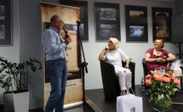 Marii Pakulnis i Renata Buczyńska na zakończenie XIII Powiatowych Wieczorów z Poezją i Prozą 2025