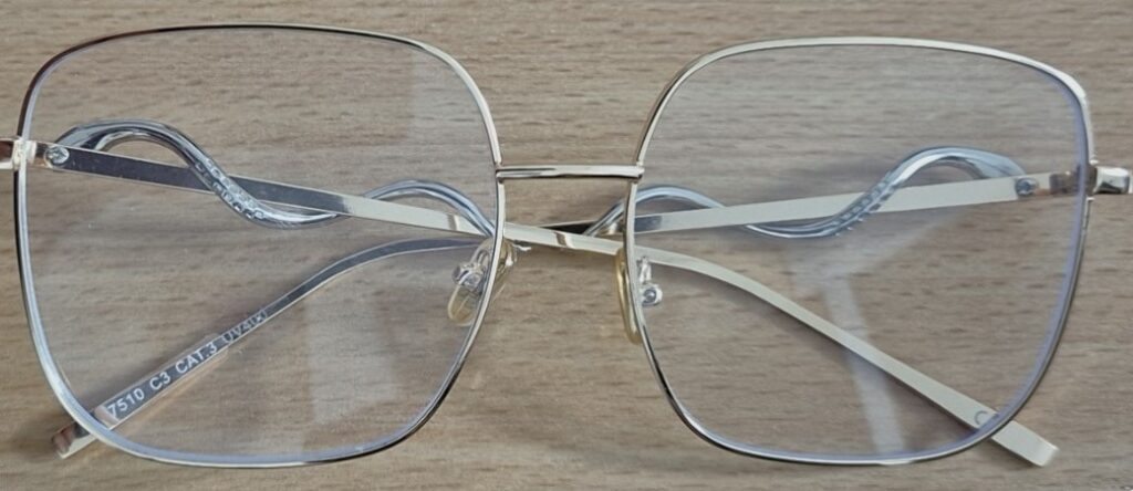 Czyje to okulary? okulary