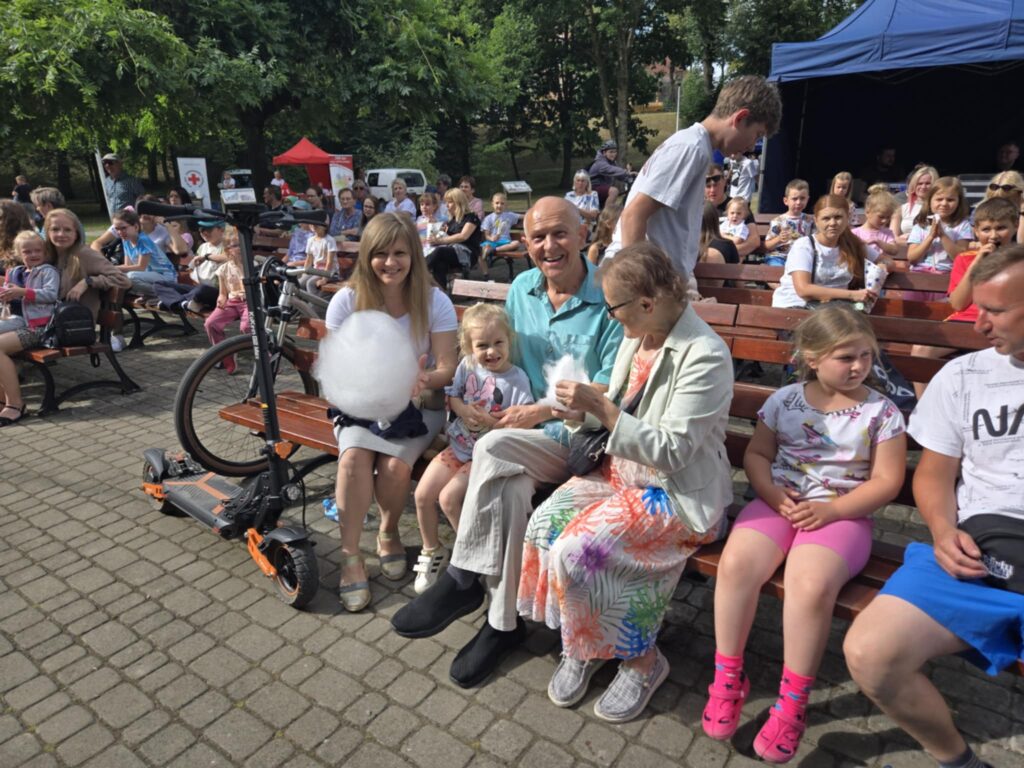 publiczność w Parku HDK podczas „Bezpiecznych Wakacji 2025”