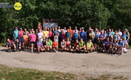 pamiątkowa fotografia uczestników 351. spotkania biegowego parkrun Działdowo