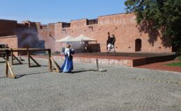 Turniej Rycerski na dziedzińcu zamkowym