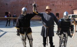 Turniej Rycerski na dziedzińcu zamkowym