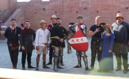 Turniej Rycerski na dziedzińcu zamkowym