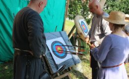 Turniej Rycerski na dziedzińcu zamkowym