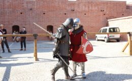 Turniej Rycerski na dziedzińcu zamkowym